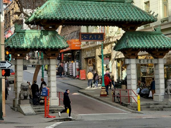 Dragon Gate entrance to Chinatown on Grant Avenue, San Francisco